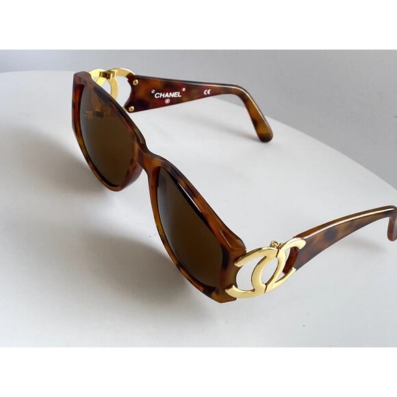 CHANEL Brown Vintage CC Logo Women’s Sunglasses - Picture 8 of 13